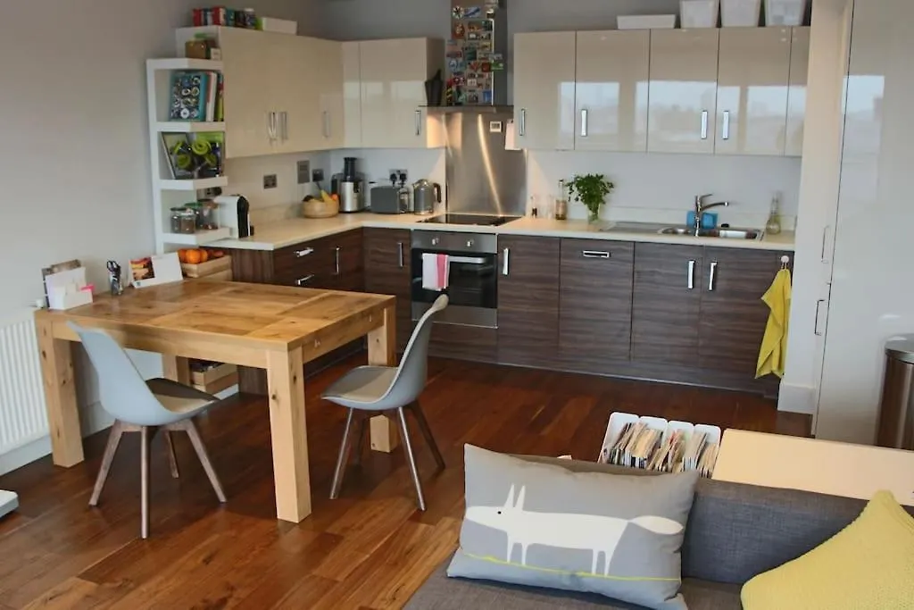 Greenwich Skyline Retreat - 2Bed Flat London Apartment